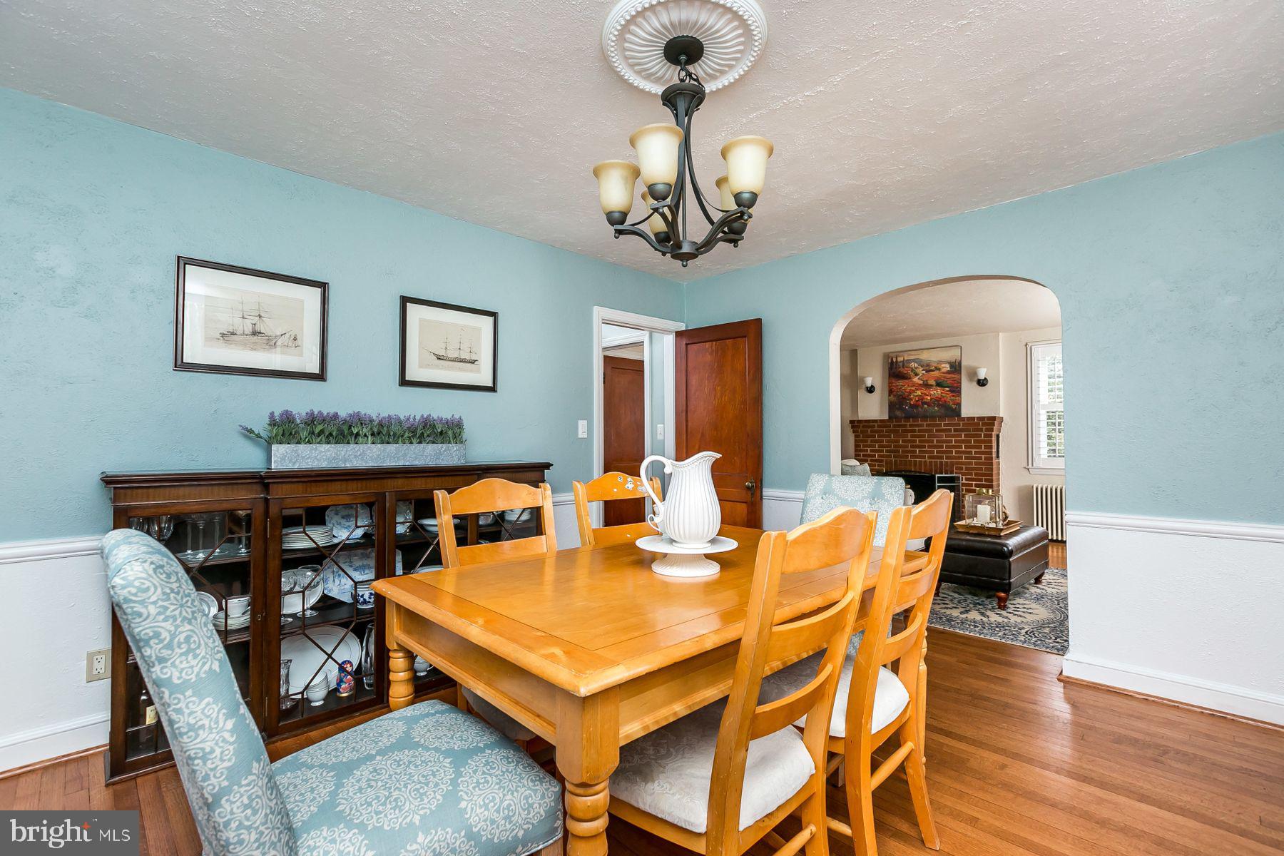 816 Warwick Road Baltimore, MD 21229 - Photo 12 of 44 Dining room with hardwood floors