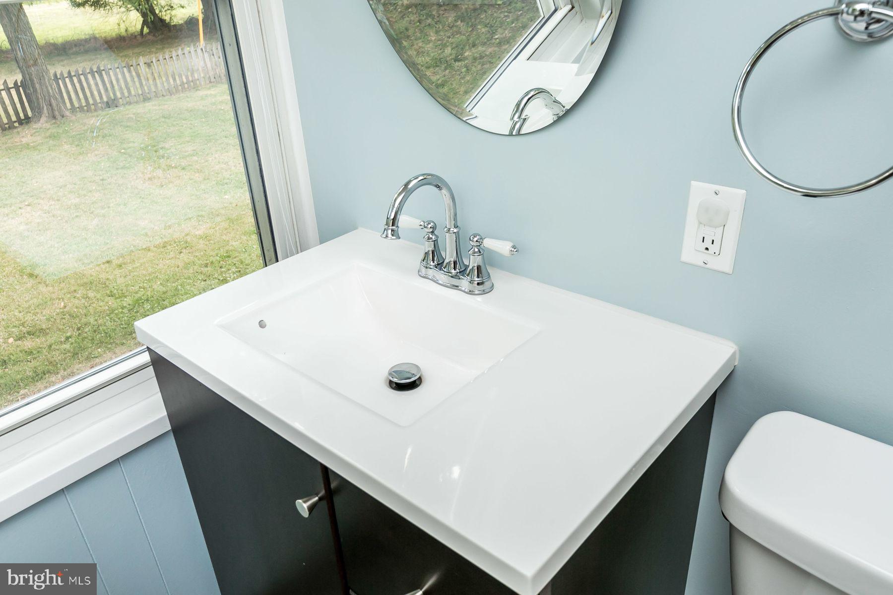 816 Warwick Road Baltimore, MD 21229 - Photo 19 of 44 Full bath on main level