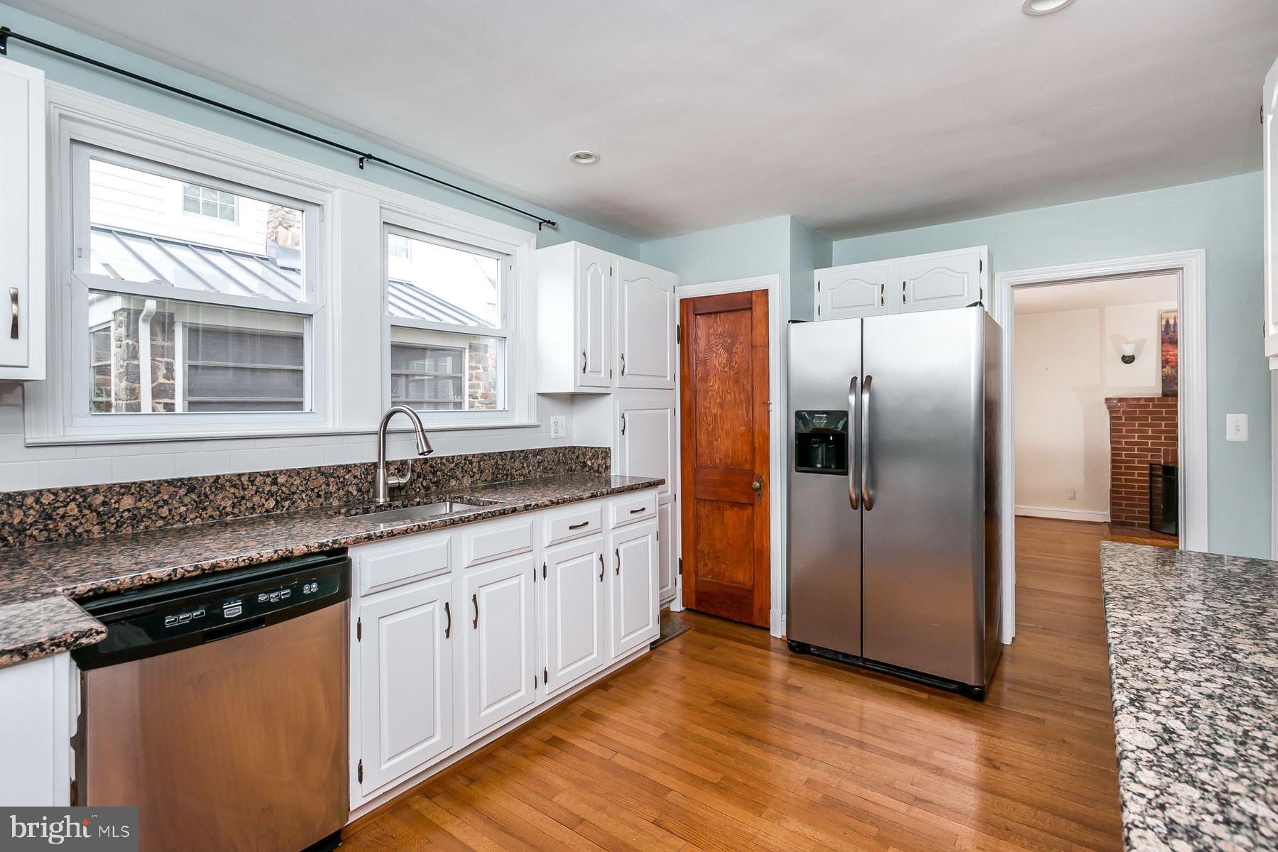 816 Warwick Road Baltimore, MD 21229 - Photo 3 of 44 Updated kitchen w/granite & SS appliances