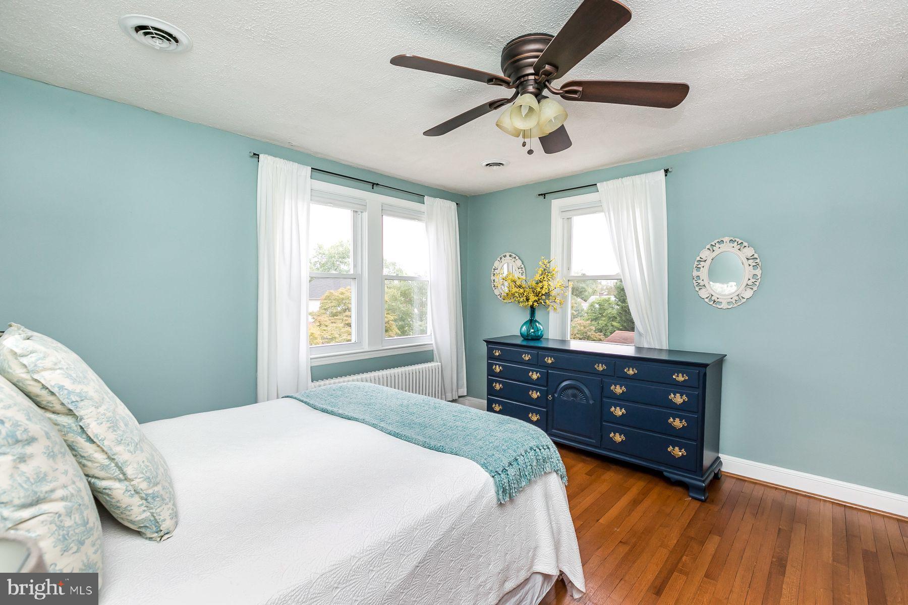 816 Warwick Road Baltimore, MD 21229 - Photo 22 of 44 Bedroom w/hardwood floors & ceiling fan