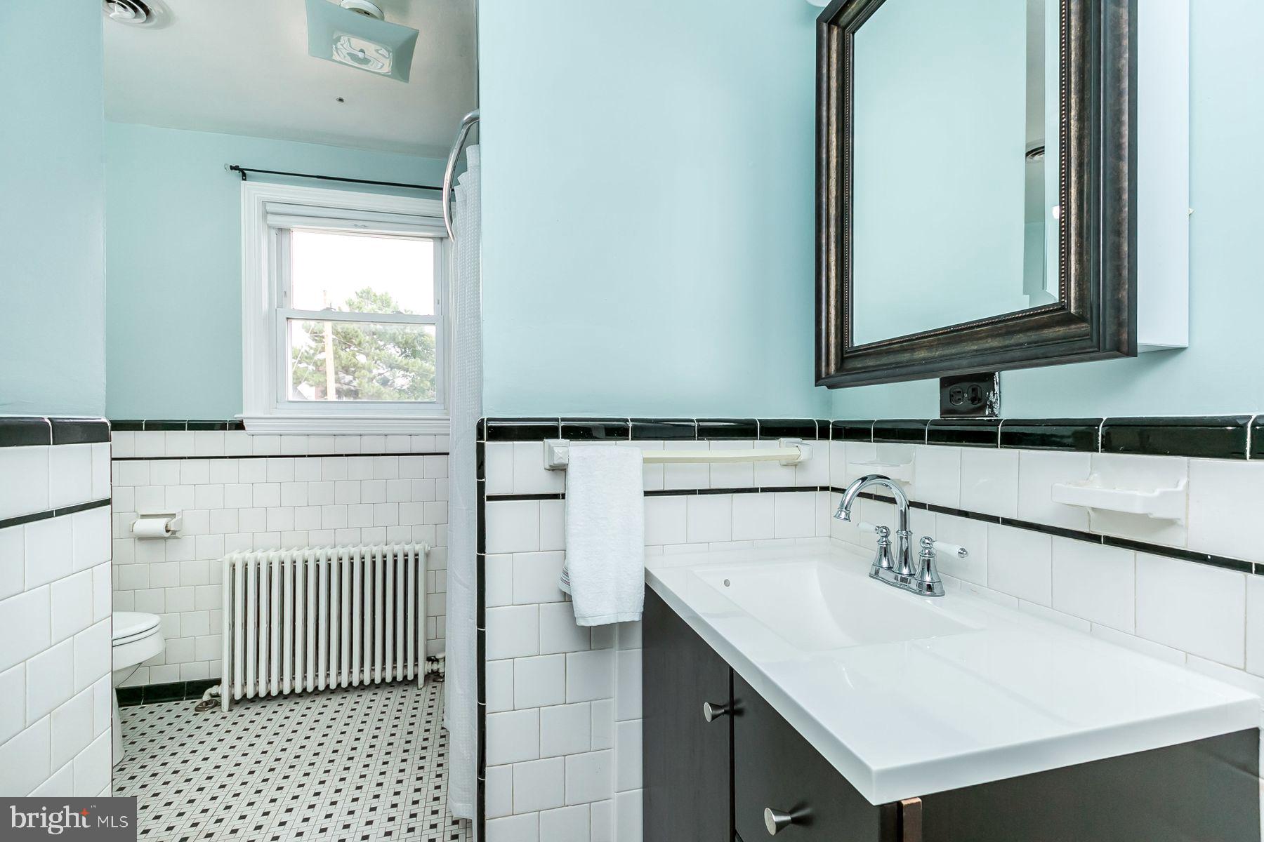 816 Warwick Road Baltimore, MD 21229 - Photo 30 of 44 Full upstairs bath