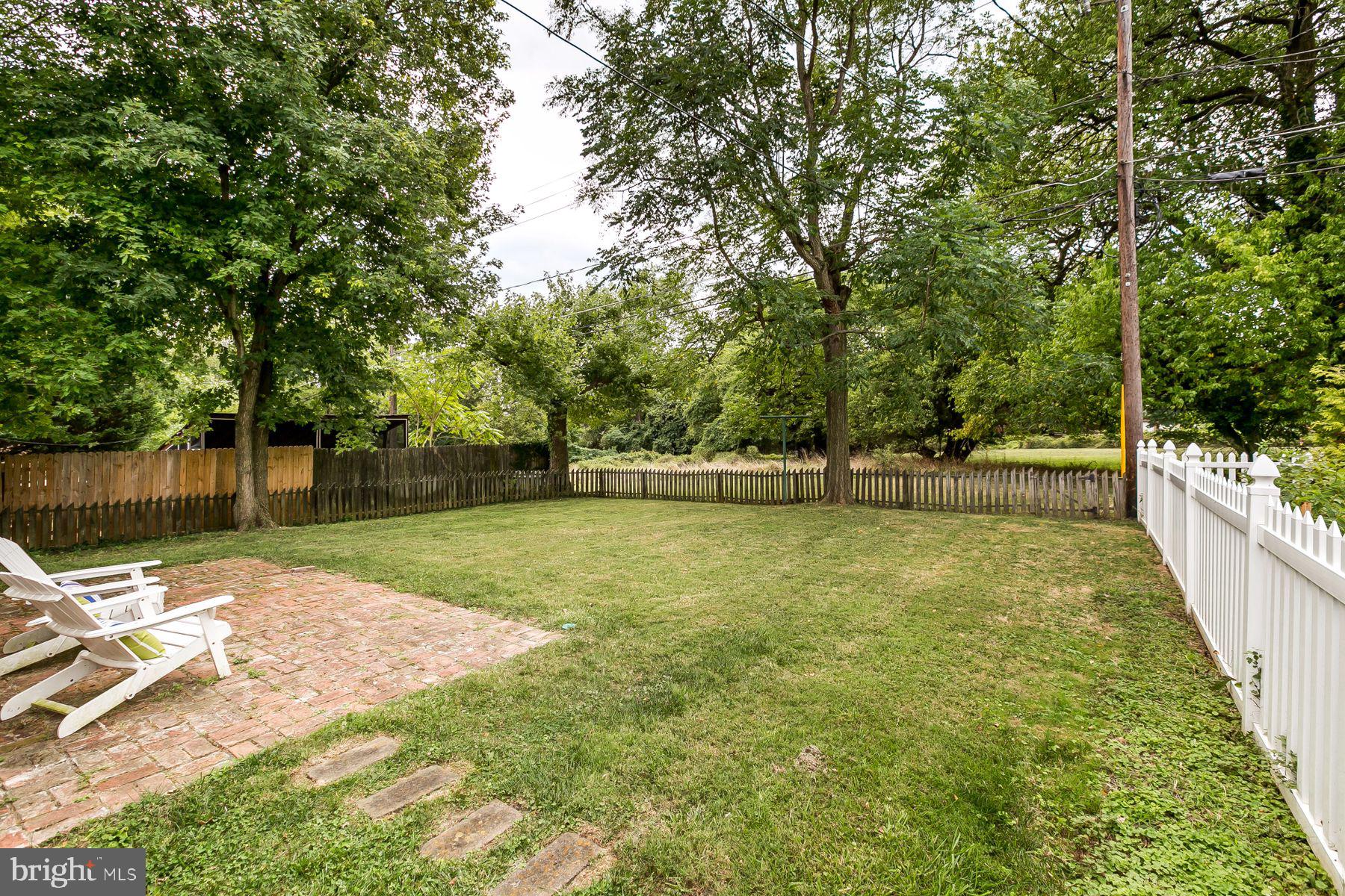 816 Warwick Road Baltimore, MD 21229 - Photo 36 of 44 Flat backyard backing to green space