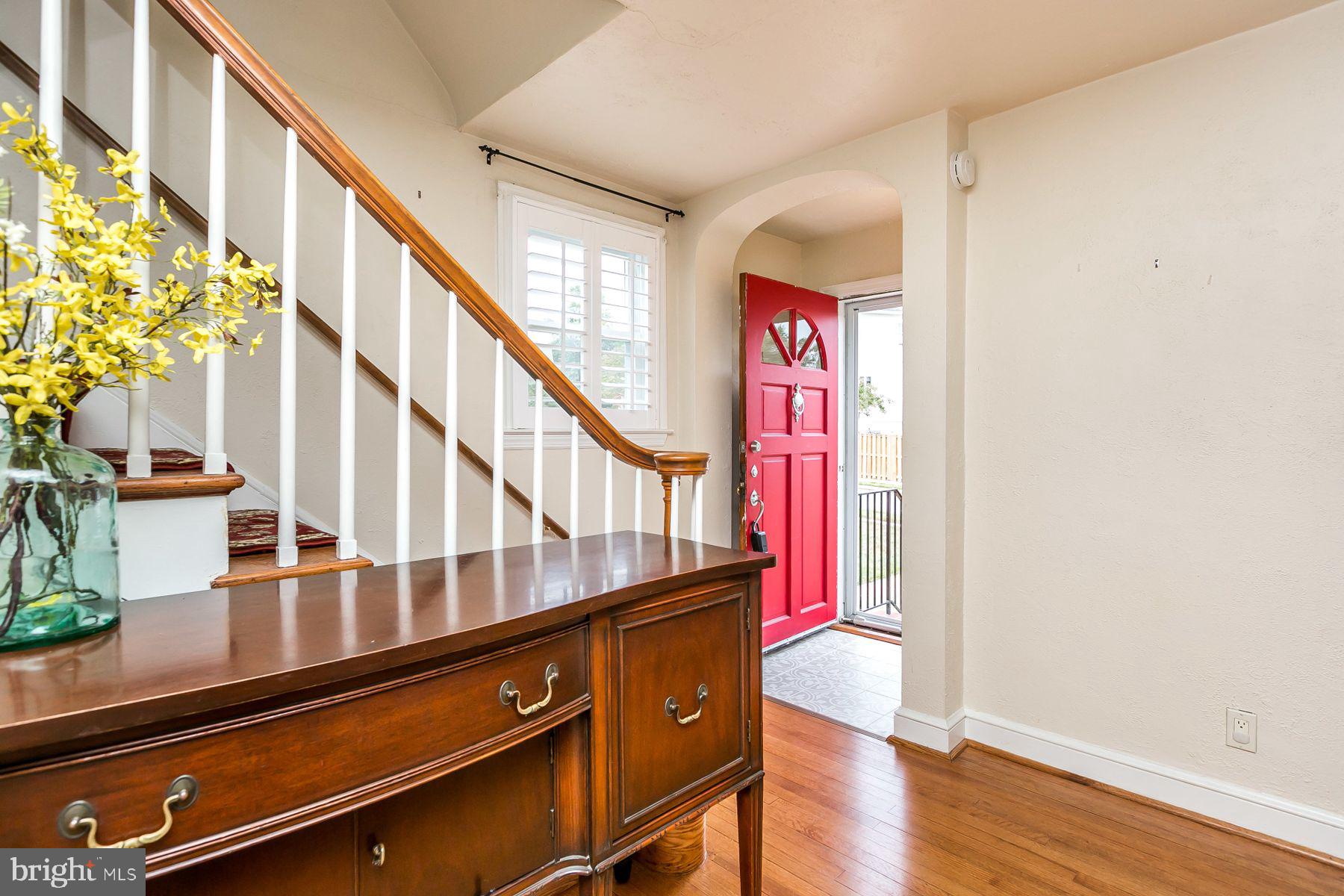 816 Warwick Road Baltimore, MD 21229 - Photo 8 of 44 Foyer