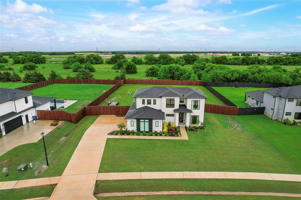 418 Whispering Way Red Oak, TX 75154 - Photo 2 of 39