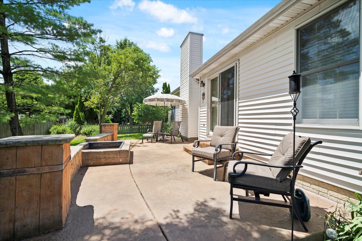3205 Stonebridge Drive Bloomington, IL 61704 - Photo 33 of 37 a view of a patio with table and chairs and potted plants