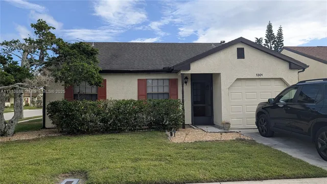 a view of a house with a back yard
