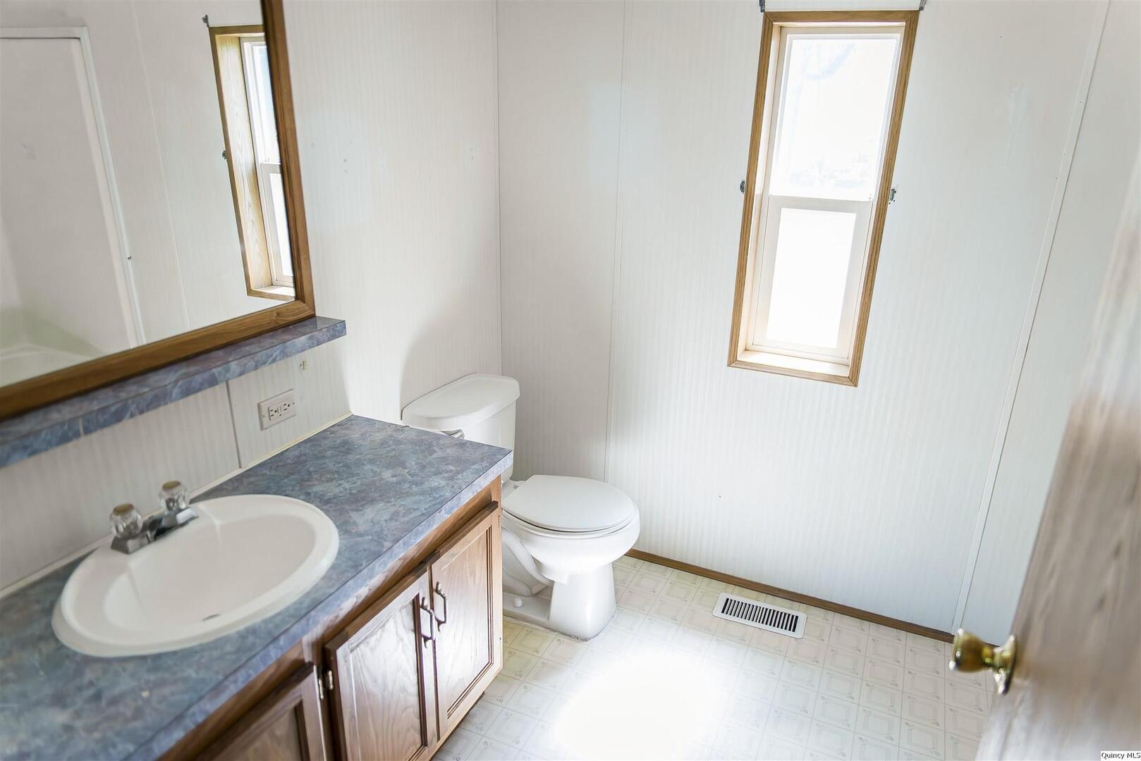 110 North 1st Street West Point, IL 62380 - Photo 6 of 9