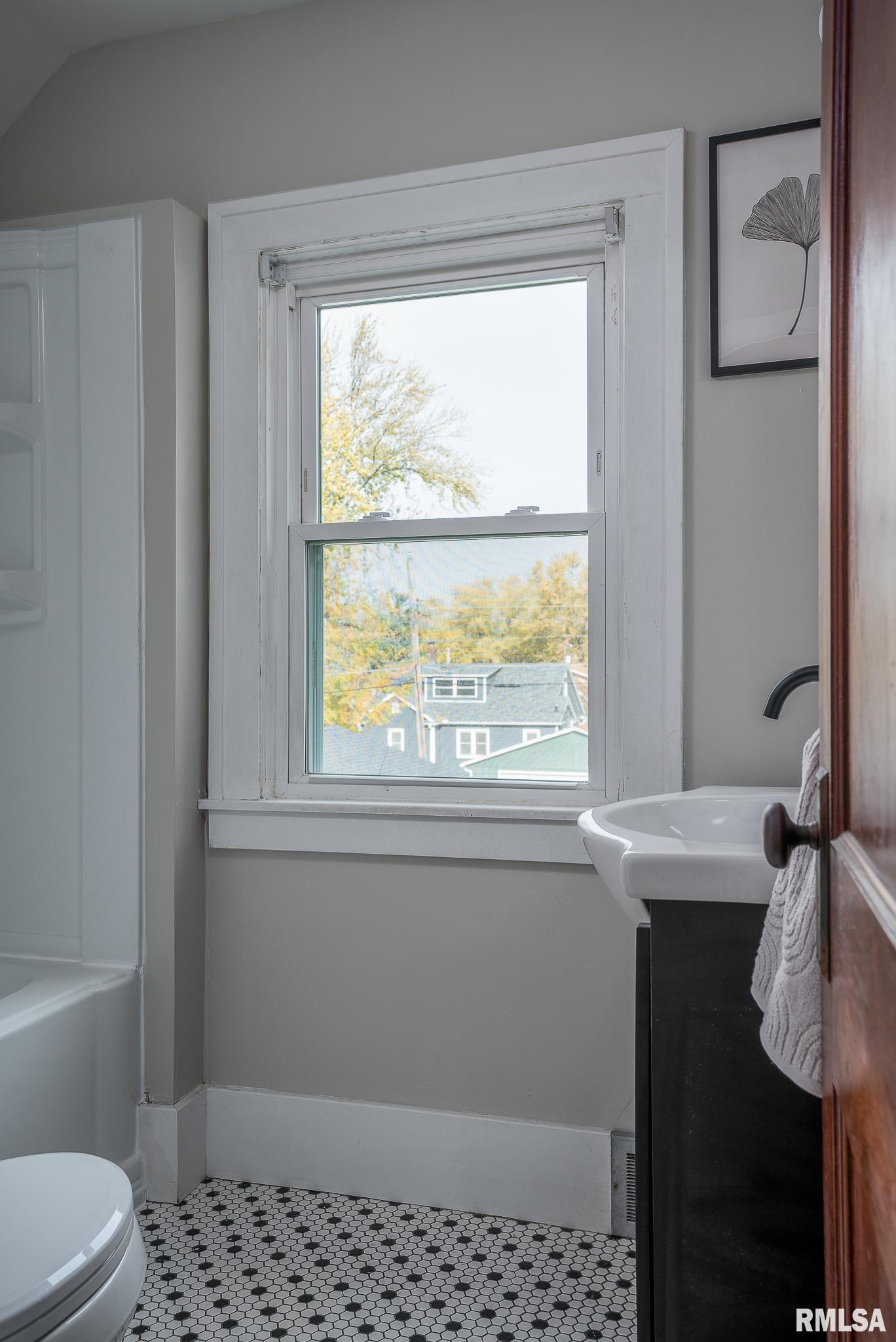 2723 14th Avenue Moline, IL 61265 - Photo 16 of 20 Gallery Image 16