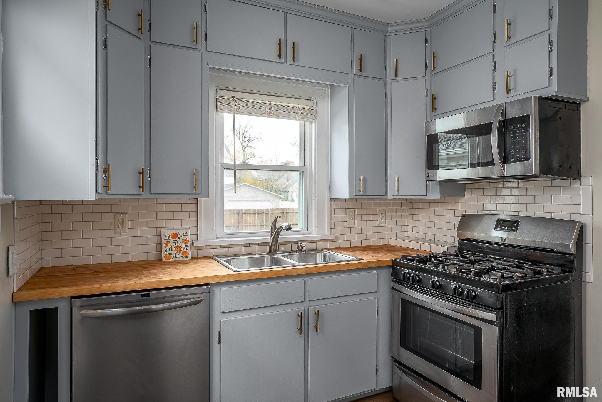 2723 14th Avenue Moline, IL 61265 - Photo 4 of 20 Gallery Image 4