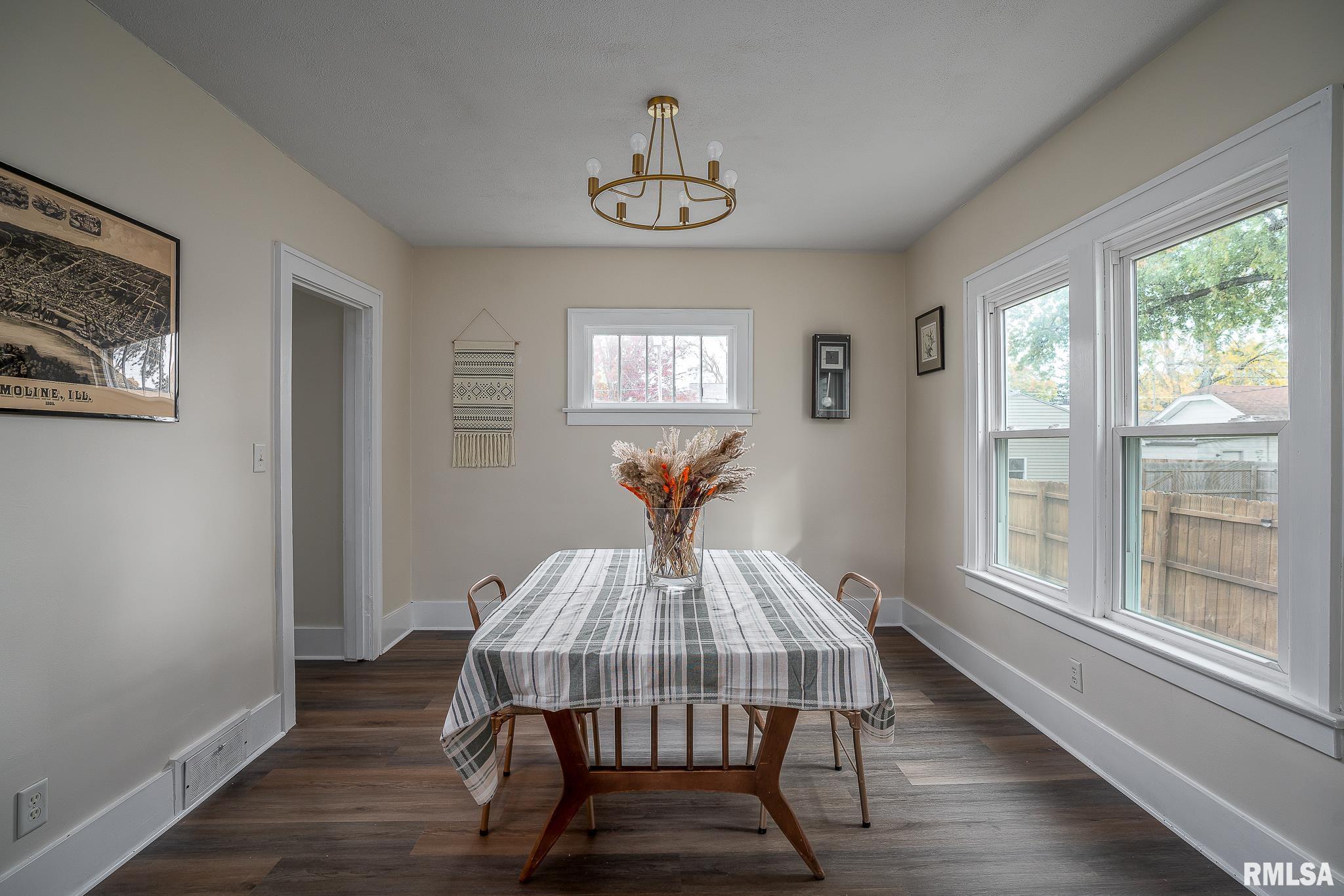 2723 14th Avenue Moline, IL 61265 - Photo 6 of 20 Gallery Image 6