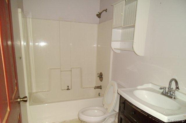 7629 Hency Road Kingsley, MI 49649 - Photo 6 of 7 71447940 Bath.jpg