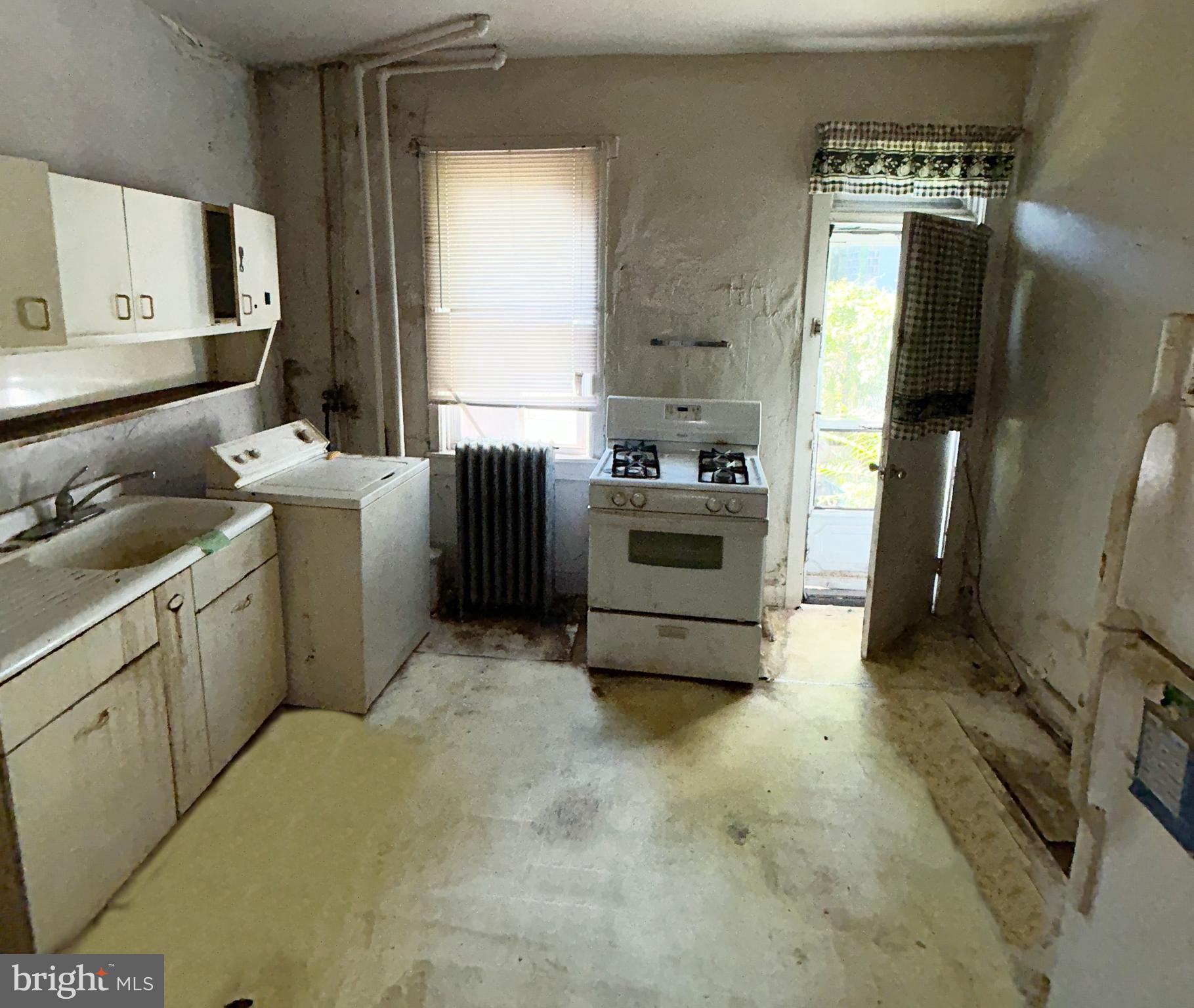 2123 West Lexington Street Baltimore, MD 21223 - Photo 10 of 16 Kitchen