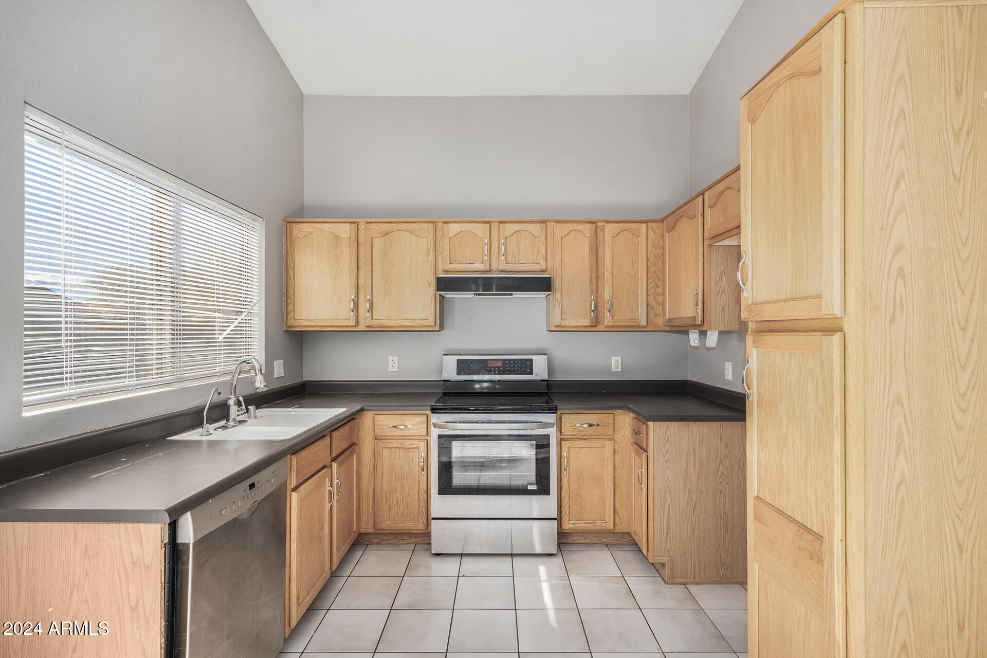 8757 West Griswold Road Peoria, AZ 85345 - Photo 8 of 22 KITCHEN