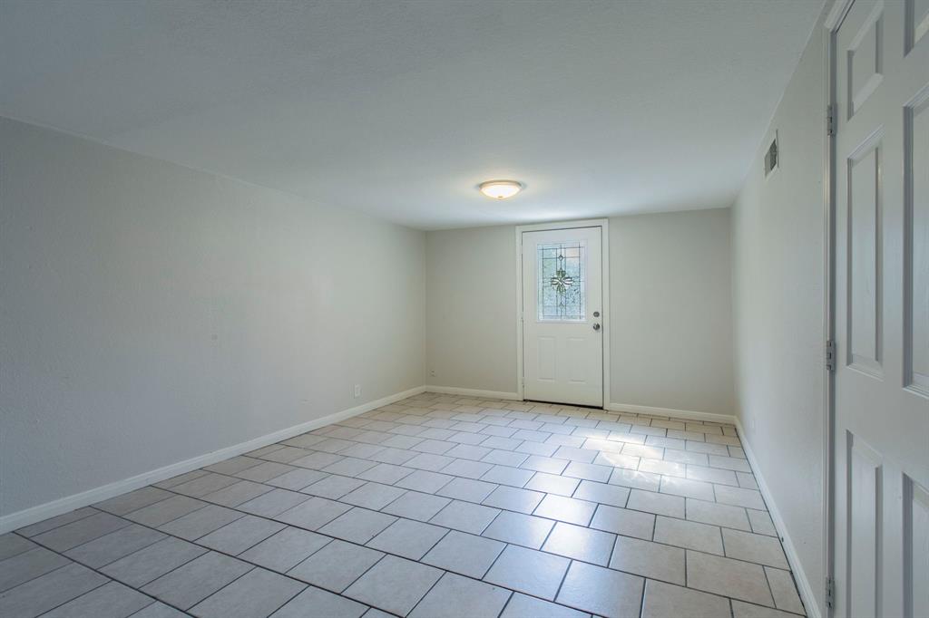 1029 North New Road Waco, TX 76710 - Photo 15 of 26 an empty room with white wall and tiles