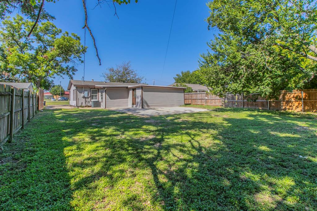 1029 North New Road Waco, TX 76710 - Photo 23 of 26 a backyard of a house with table and chairs a barbeque with wooden fence