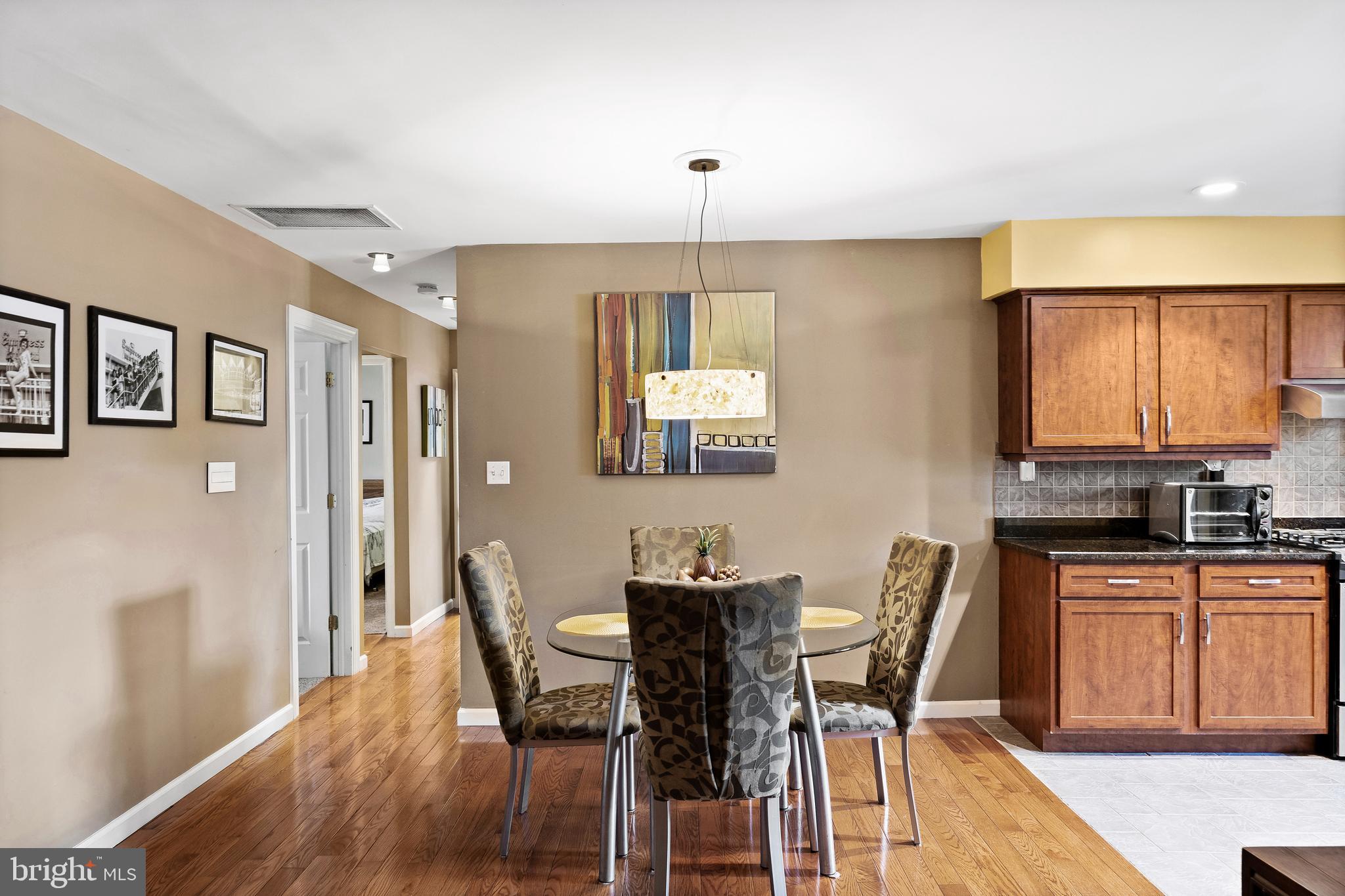 339 Creek Road Delran, NJ 08075 - Photo 16 of 53 Breakfast Area