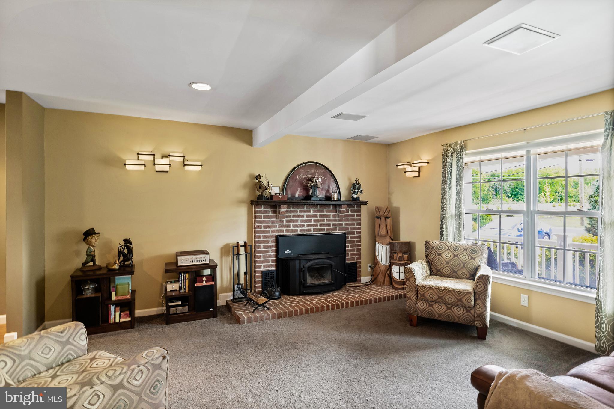 339 Creek Road Delran, NJ 08075 - Photo 7 of 53 Living Room