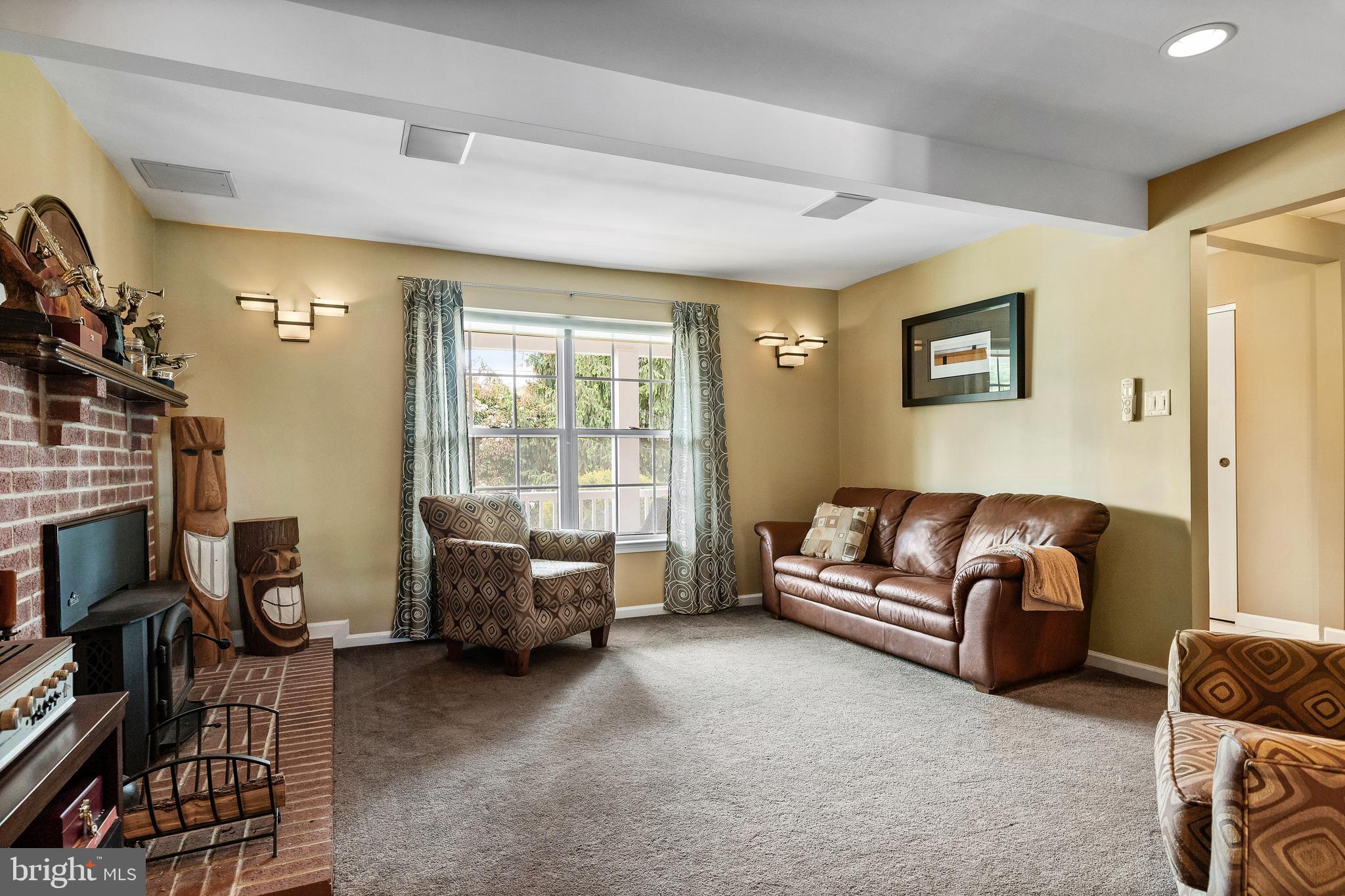 339 Creek Road Delran, NJ 08075 - Photo 8 of 53 Living Room