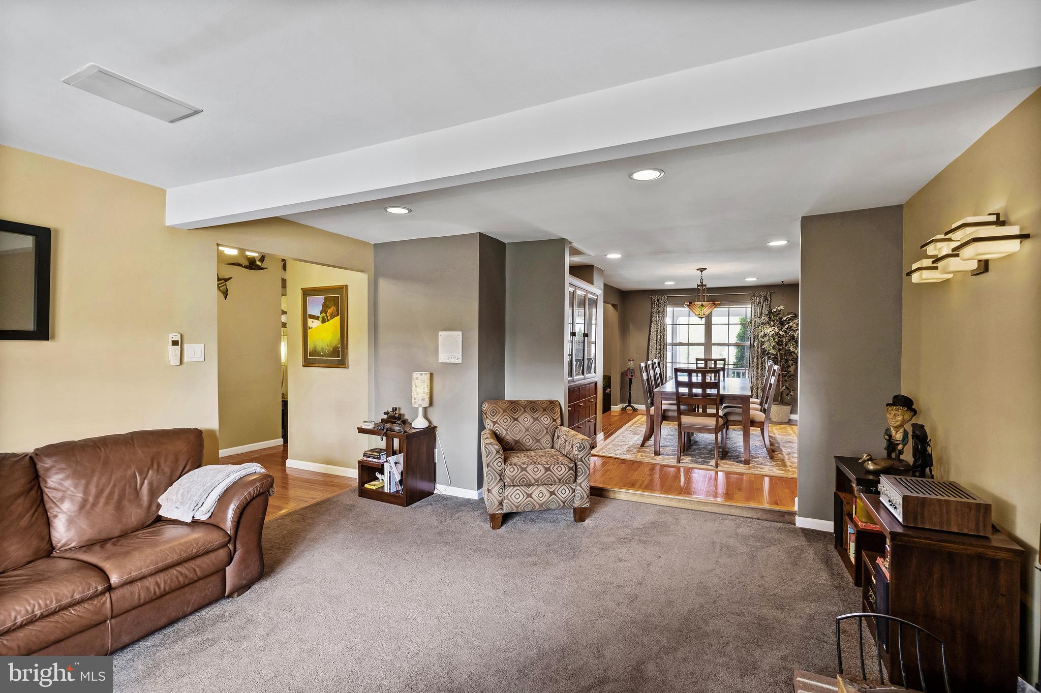339 Creek Road Delran, NJ 08075 - Photo 9 of 53 Living Room