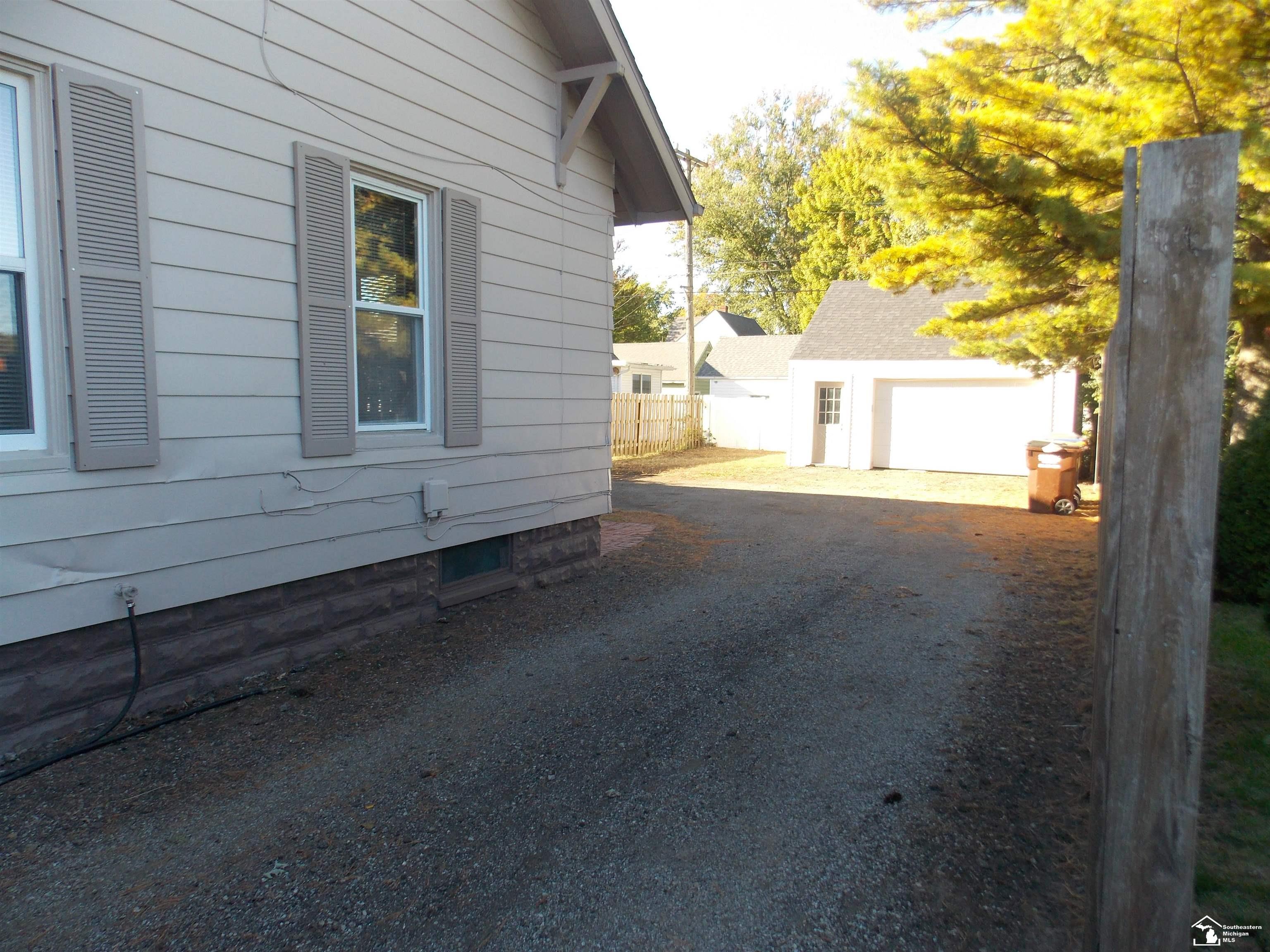 215 Cole Road Monroe, MI 48162 - Photo 34 of 36