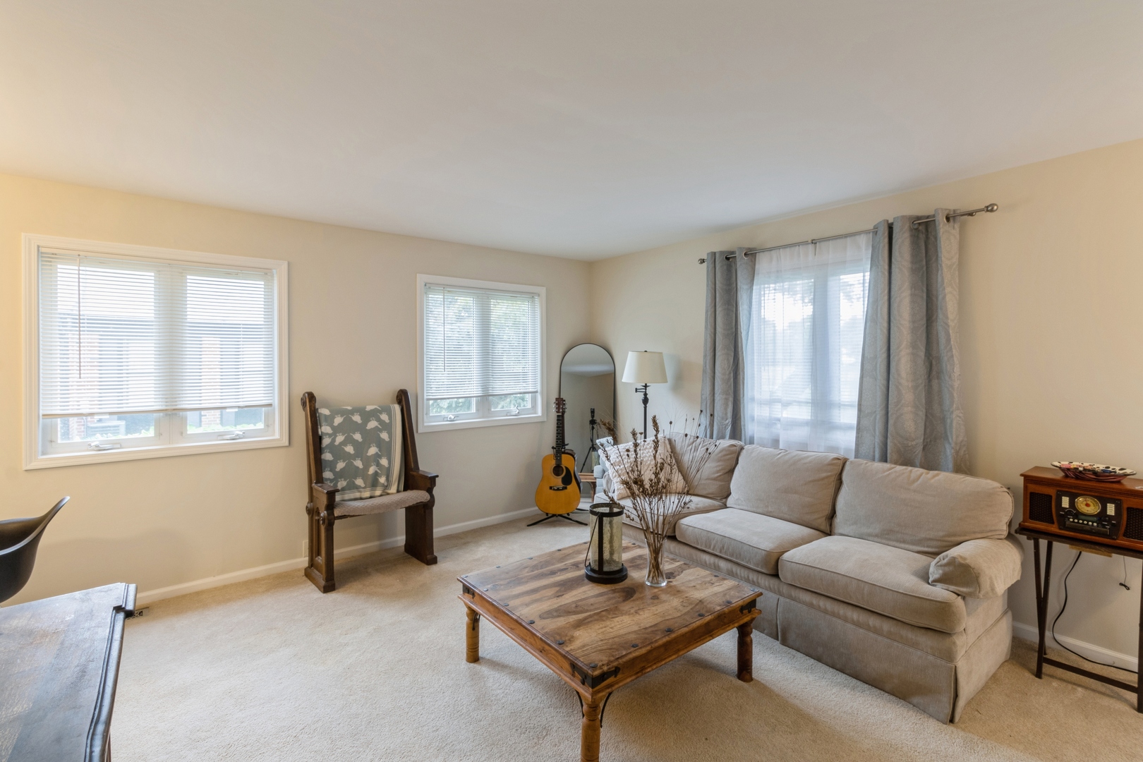 258 Inverrary Lane Deerfield, IL 60015 - Photo 2 of 13 a living room with furniture and a window