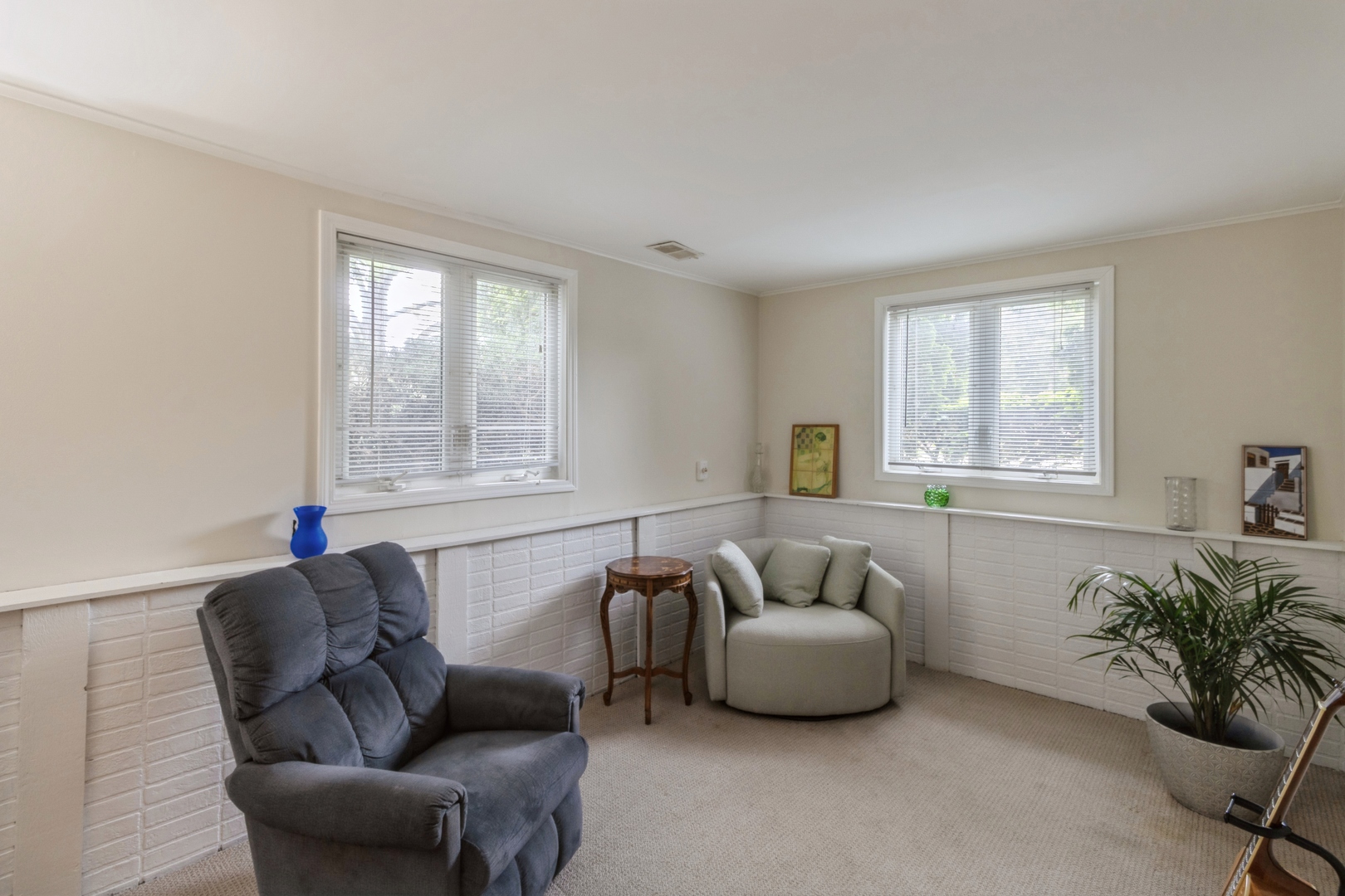 258 Inverrary Lane Deerfield, IL 60015 - Photo 8 of 13 a living room with furniture and window