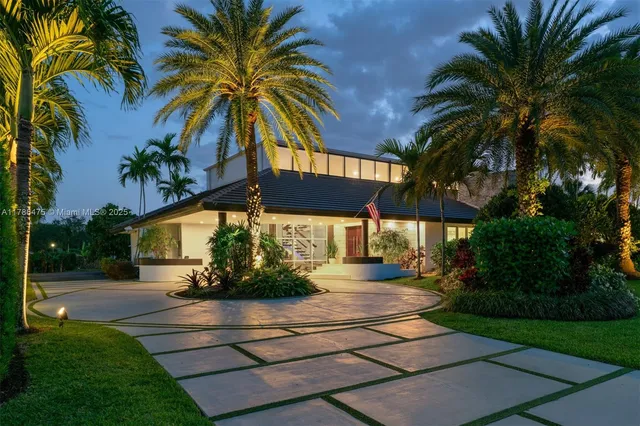 $2,750,000 | 8820 Southwest 104th Street, Miami, FL 33176