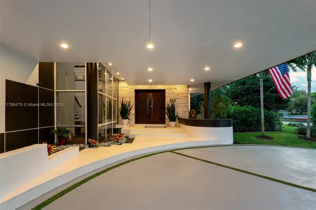 $2,750,000 | 8820 Southwest 104th Street, Miami, FL 33176