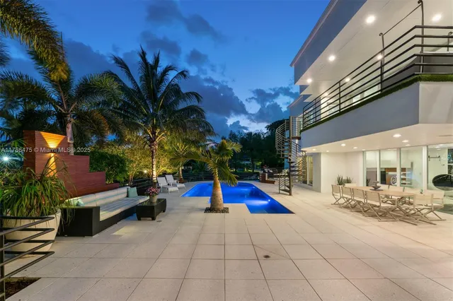 $2,750,000 | 8820 Southwest 104th Street, Miami, FL 33176