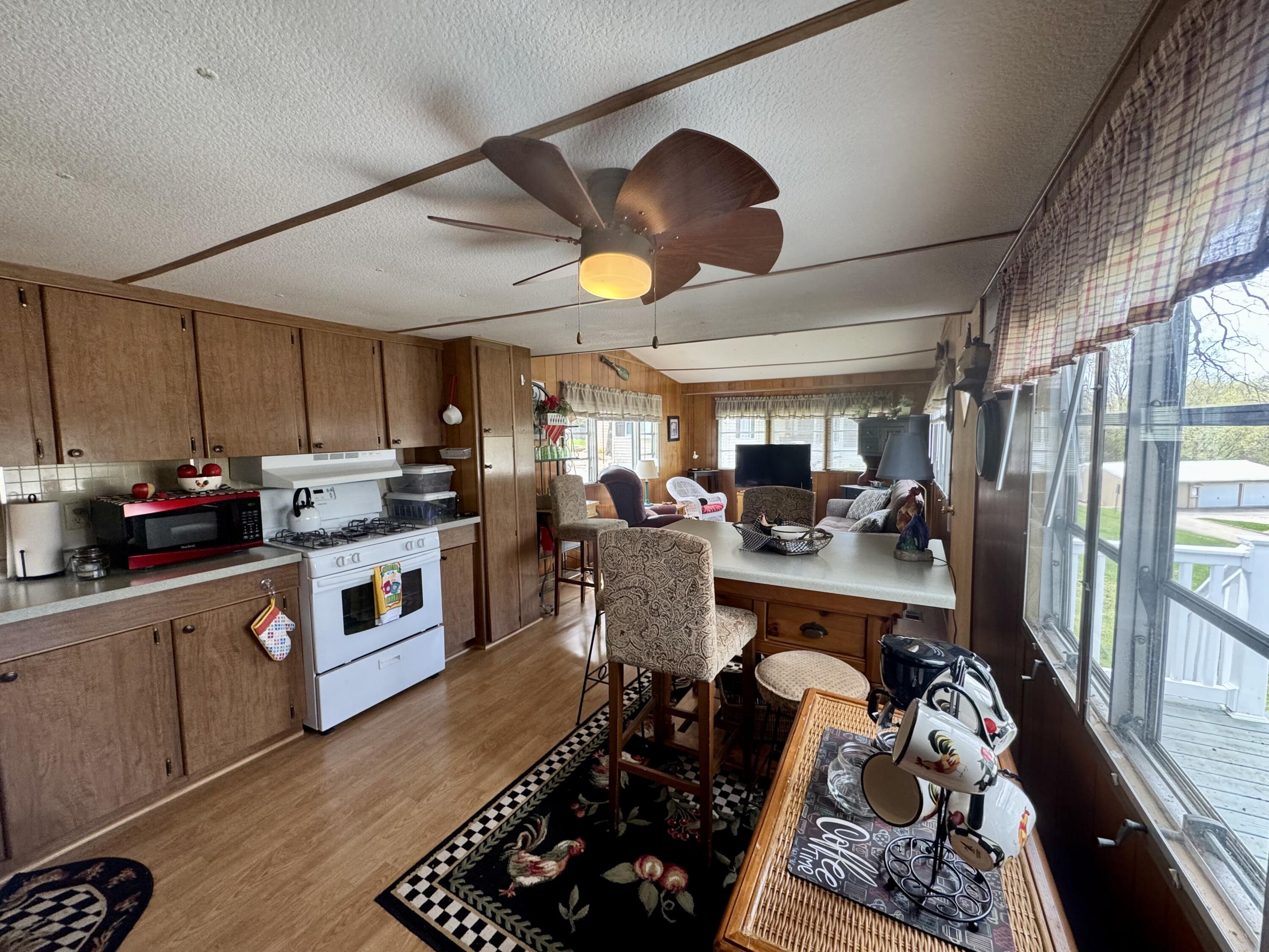 W1325 Spring Grove Road, Unit 39 Ripon, WI 54971 - Photo 8 of 28 Kitchen/Dining