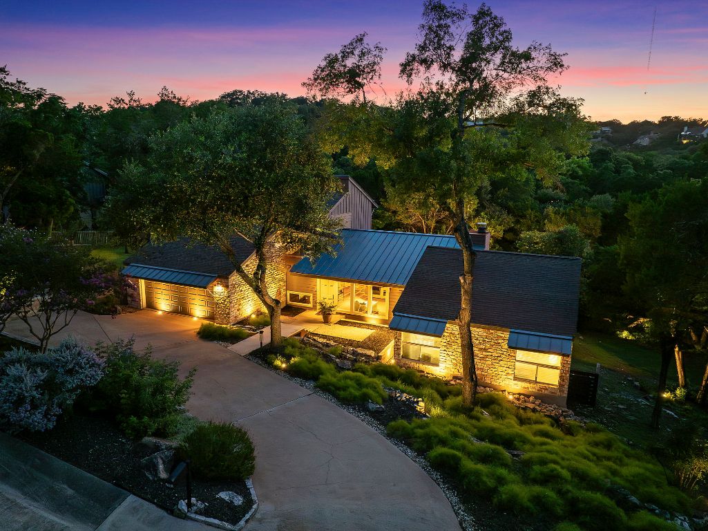 a view of an outdoor space and deck