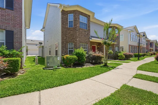 $2,000 | 2031 Kemah Village Drive, Kemah, TX 77565