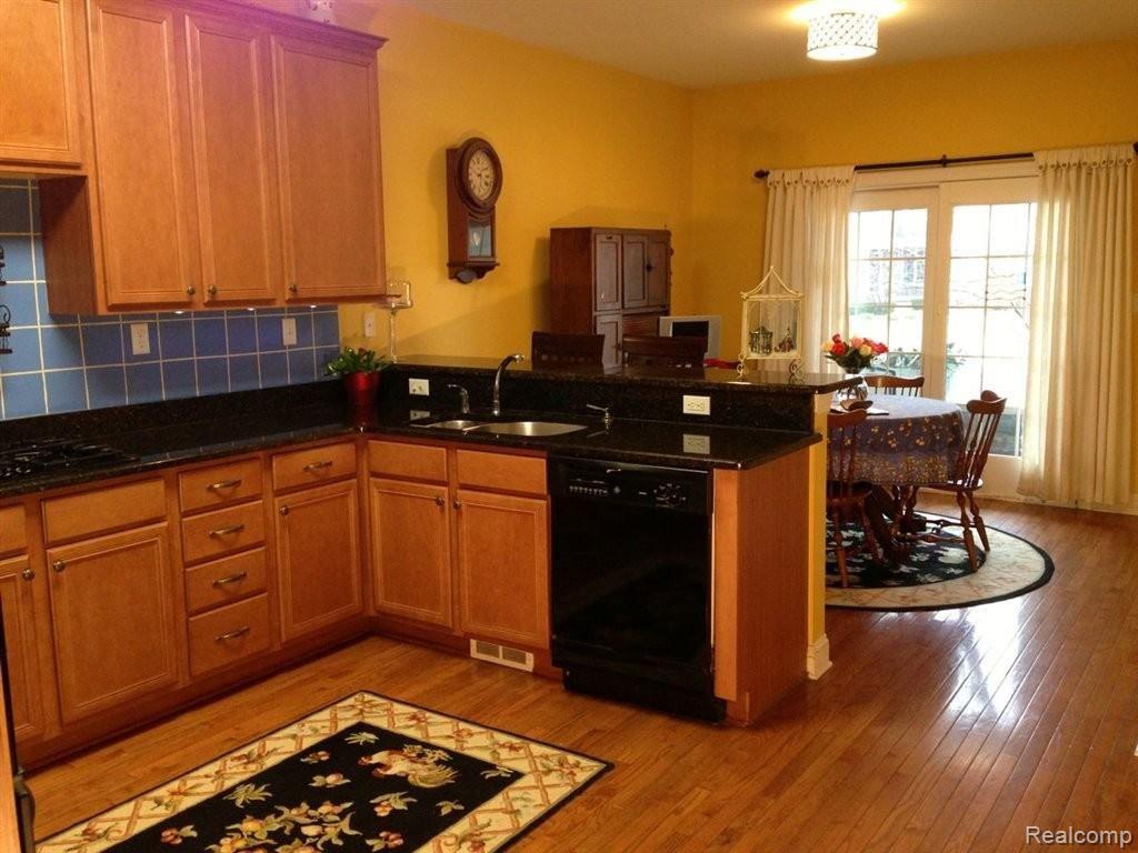 24876 Reeds Pointe Drive, Unit 49 Novi, MI 48374 - Photo 16 of 25 IMG_0393.jpg