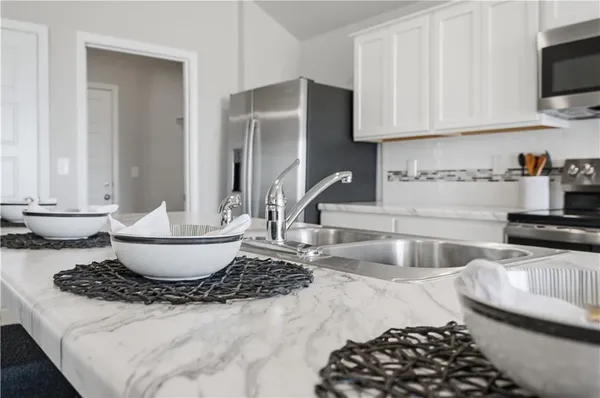 $353,870 | 20385 West 193rd Street, Spring Hill, KS 66083