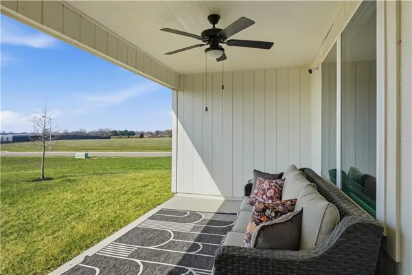 $353,870 | 20385 West 193rd Street, Spring Hill, KS 66083