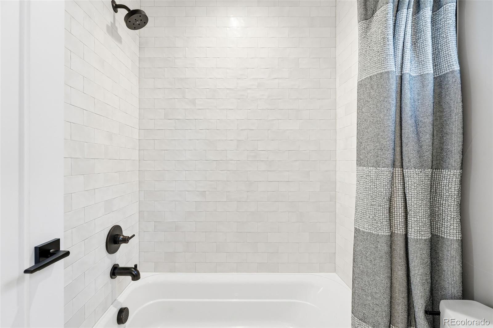 2186 South Sherman Street Denver, CO 80210 - Photo 29 of 44 a bathroom with a bathtub