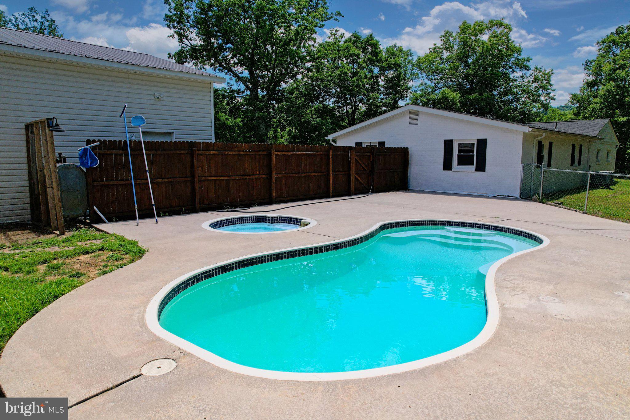 125 Ashland Drive Ridgeley, WV 26753 - Photo 27 of 41 Inviting poolside retreat awaits you.