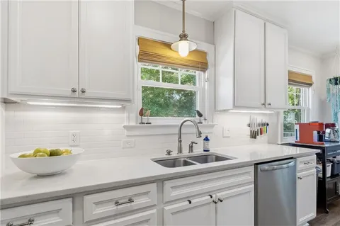 $520,000 | 6008 Charlotte Street, Kansas City, MO 64110
