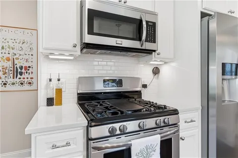 $520,000 | 6008 Charlotte Street, Kansas City, MO 64110
