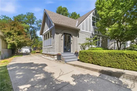 $520,000 | 6008 Charlotte Street, Kansas City, MO 64110