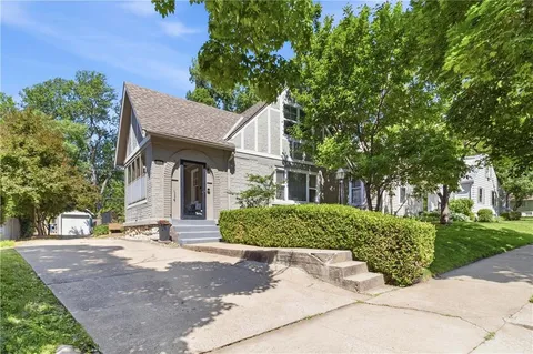 $520,000 | 6008 Charlotte Street, Kansas City, MO 64110