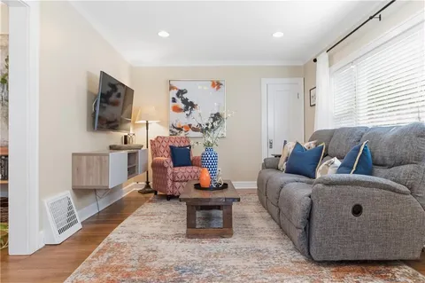 $520,000 | 6008 Charlotte Street, Kansas City, MO 64110