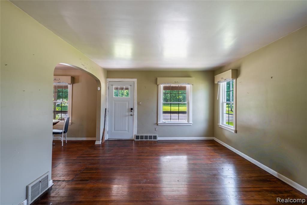 360 South State Road Otisville, MI 48463 - Photo 5 of 21 Gallery Image 5