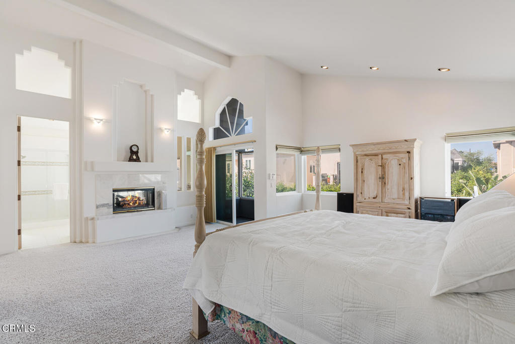 5331 Wavecrest Way Oxnard, CA 93035 - Photo 26 of 60 a bedroom with a large bed and a large window