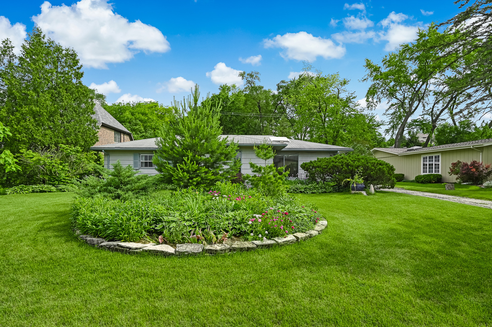 629 Lakeside Drive Hinsdale, IL 60521 - Photo 1 of 14 a view of a garden with a fountain