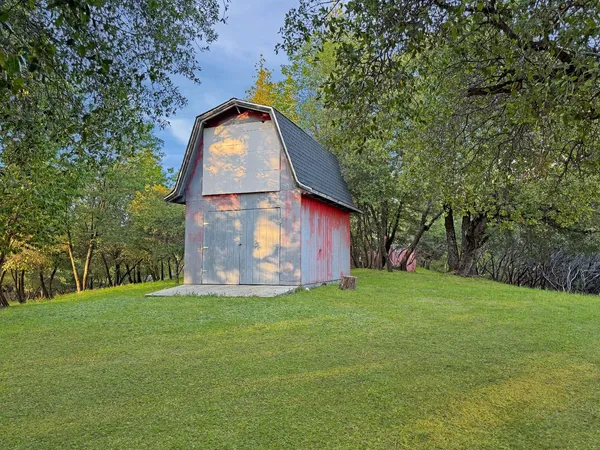 a view of a back yard of the house