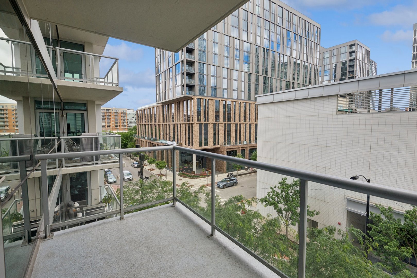 123 South Green Street, Unit 402B Chicago, IL 60607 - Photo 6 of 15