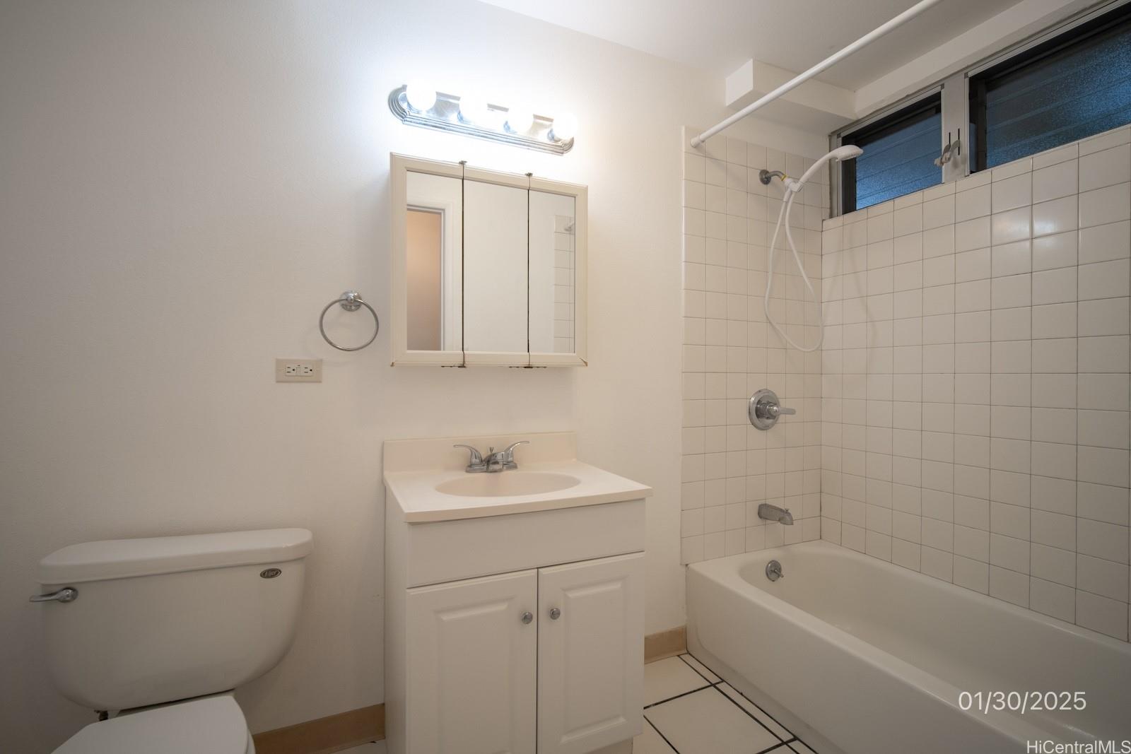 1654 Liholiho Street, Unit 9 Honolulu, HI 96822 - Photo 12 of 16 a bathroom with a toilet sink a mirror a bathtub and shower