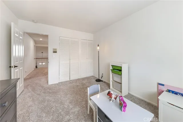 a very nice looking room with a big room