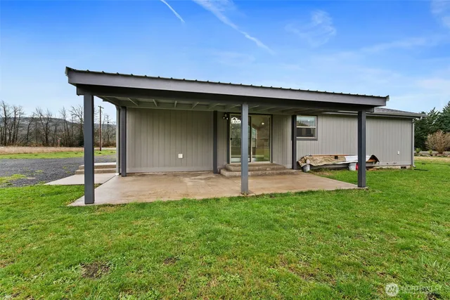 a view of a house with a backyard